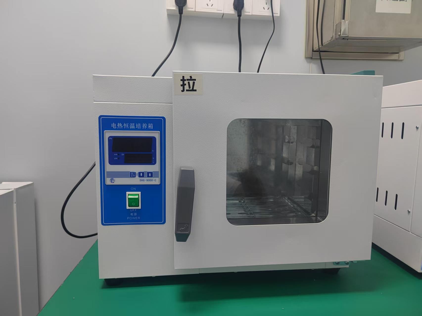 Thermostatic Incubator
